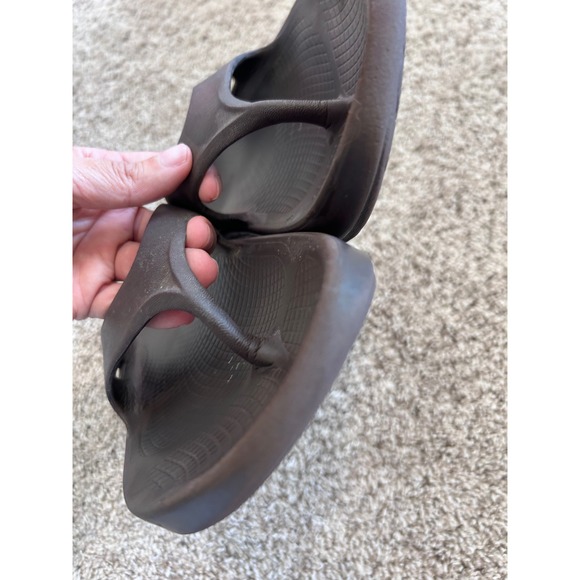 OOFOS Original Recovery Thong Sandals in Brown SZ 9 (MEN'S SZ 7) - Picture 6 of 8